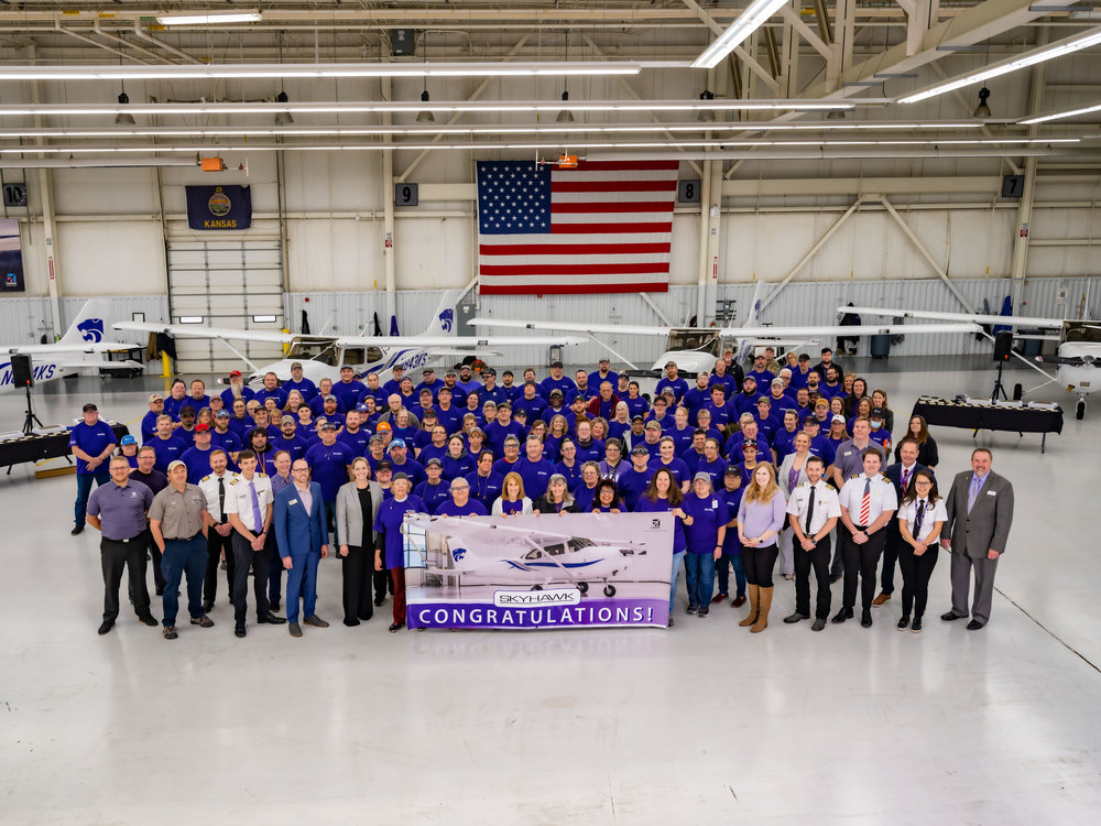 Textron Aviation begins deliveries of Cessna Skyhawk aircraft fleet to